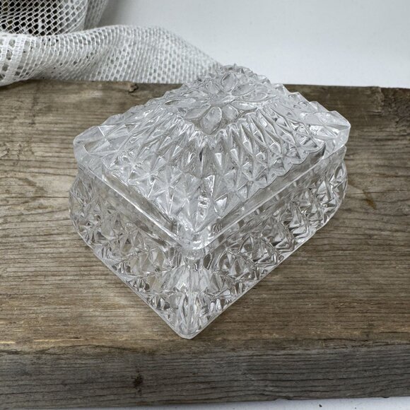 Vintage Sparkling Crystal Clear Diamond Cut Trinket Box With Lid - Picture 4 of 7